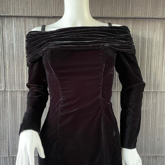 🔥Vintage Rampage Velvet Off The Shoulder Formal Evening Bodycon Old Money Dress - Picture 2 of 16